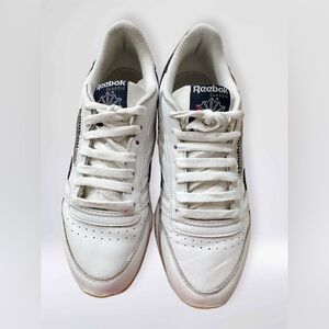 Reebok Adult Classic Leather Sneakers Size 6(men), 7.5 (women) White, Gumsoles